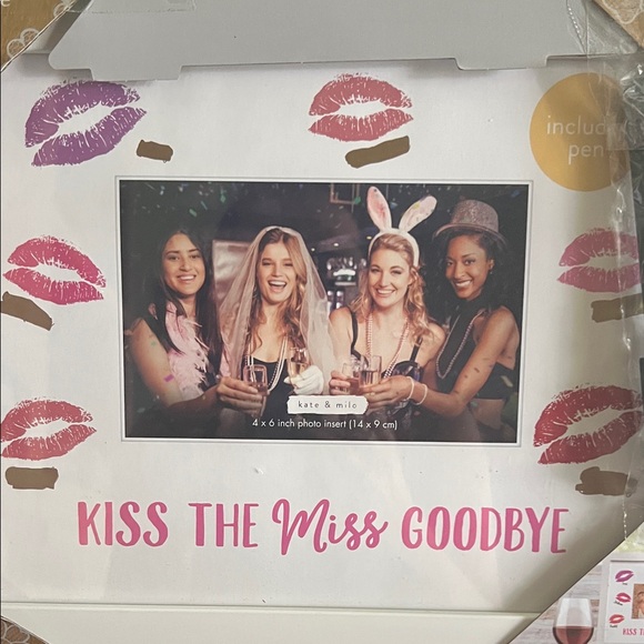 Bachelorette BFF Frame Other - # 0842+ Kate & Milo Kiss the Miss Goodbye Frame